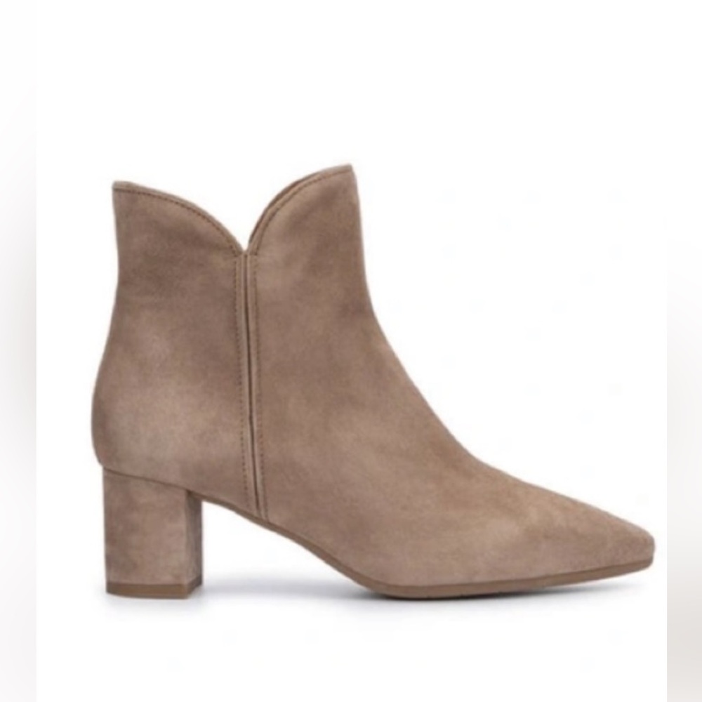 AQUATALIA
Kaylani Pointed Toe Booties Suede Taupe Tan size US 6
$395